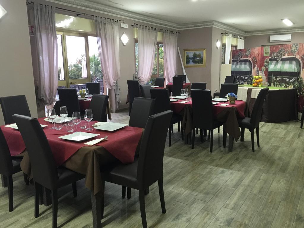 Chrismare Hotel Mazzeo Bagian luar foto