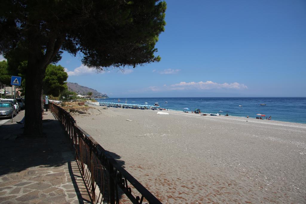 Chrismare Hotel Mazzeo Bagian luar foto