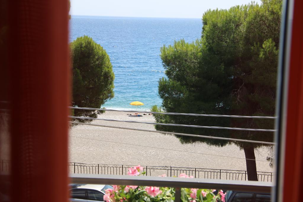 Chrismare Hotel Mazzeo Bagian luar foto
