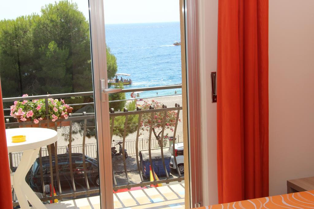 Chrismare Hotel Mazzeo Bagian luar foto