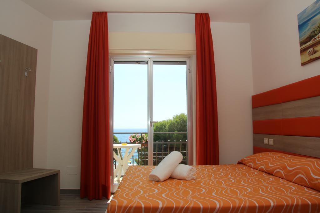 Chrismare Hotel Mazzeo Bagian luar foto
