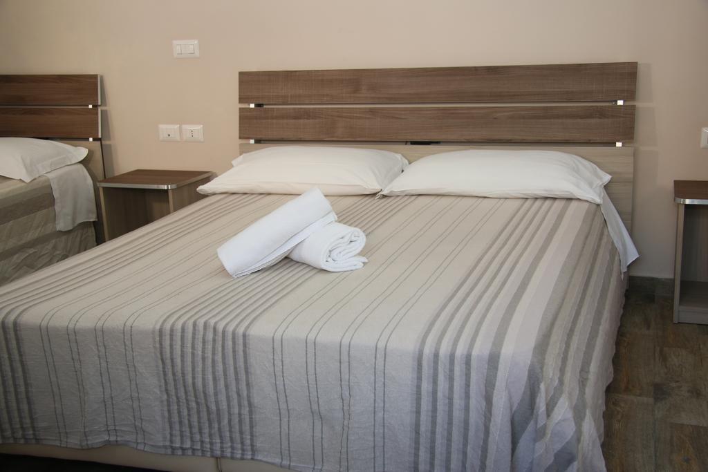Chrismare Hotel Mazzeo Bagian luar foto