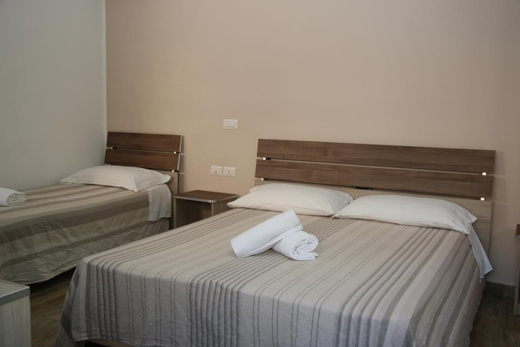Chrismare Hotel Mazzeo Bagian luar foto