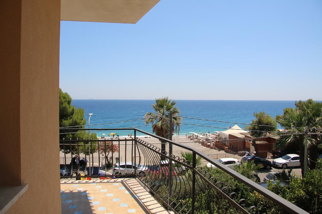 Chrismare Hotel Mazzeo Bagian luar foto