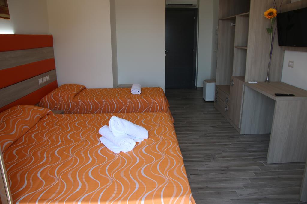 Chrismare Hotel Mazzeo Bagian luar foto