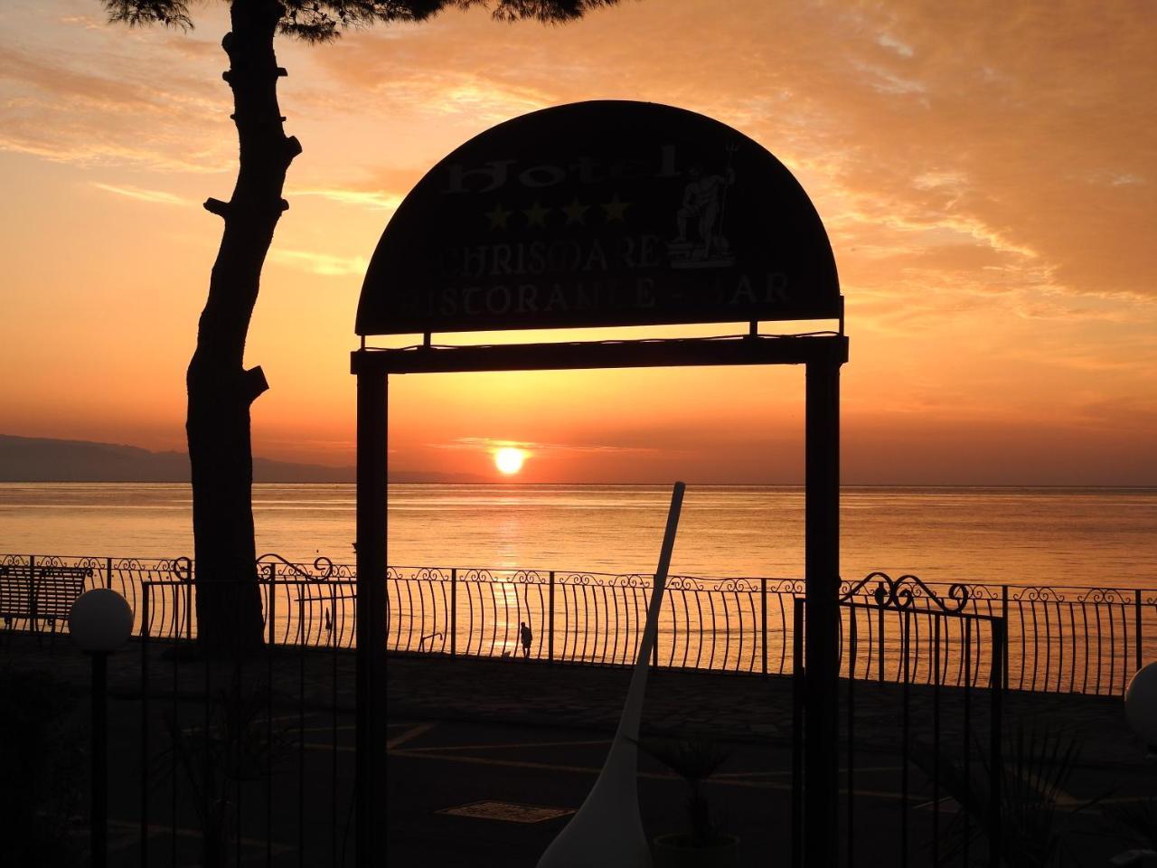 Chrismare Hotel Mazzeo Bagian luar foto