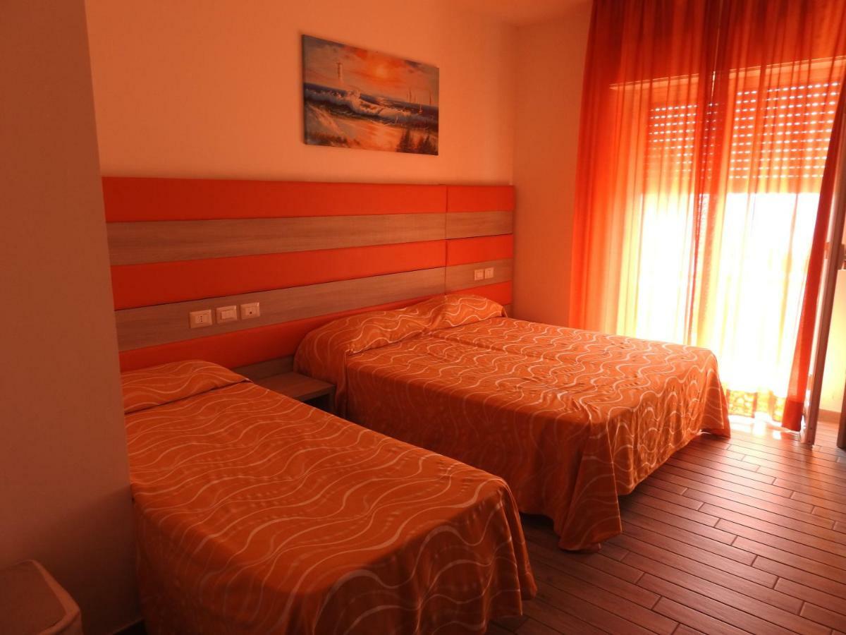 Chrismare Hotel Mazzeo Bagian luar foto