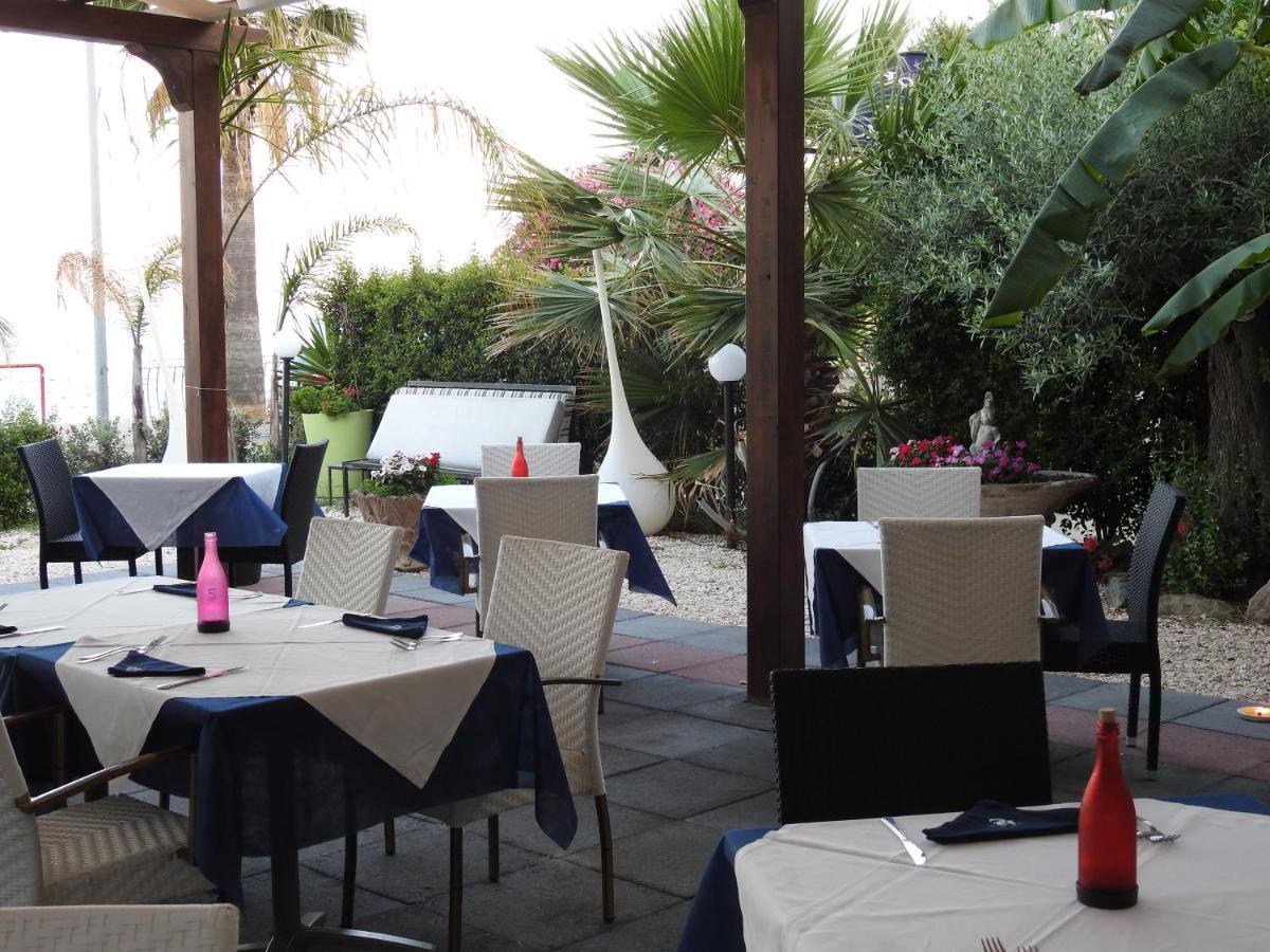 Chrismare Hotel Mazzeo Bagian luar foto