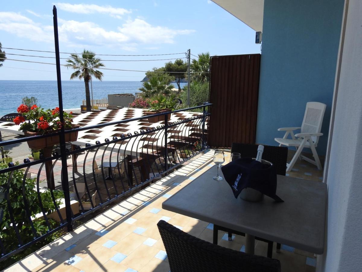 Chrismare Hotel Mazzeo Bagian luar foto