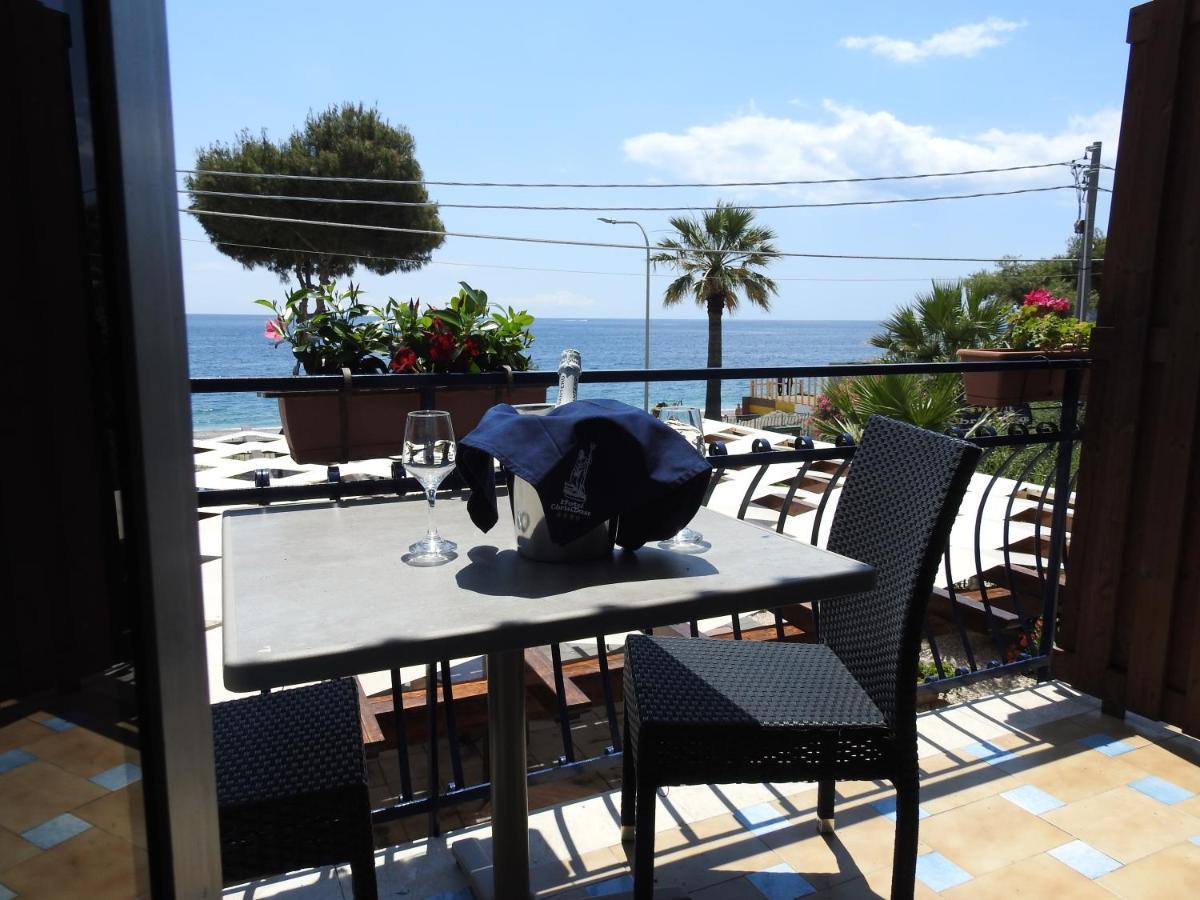 Chrismare Hotel Mazzeo Bagian luar foto