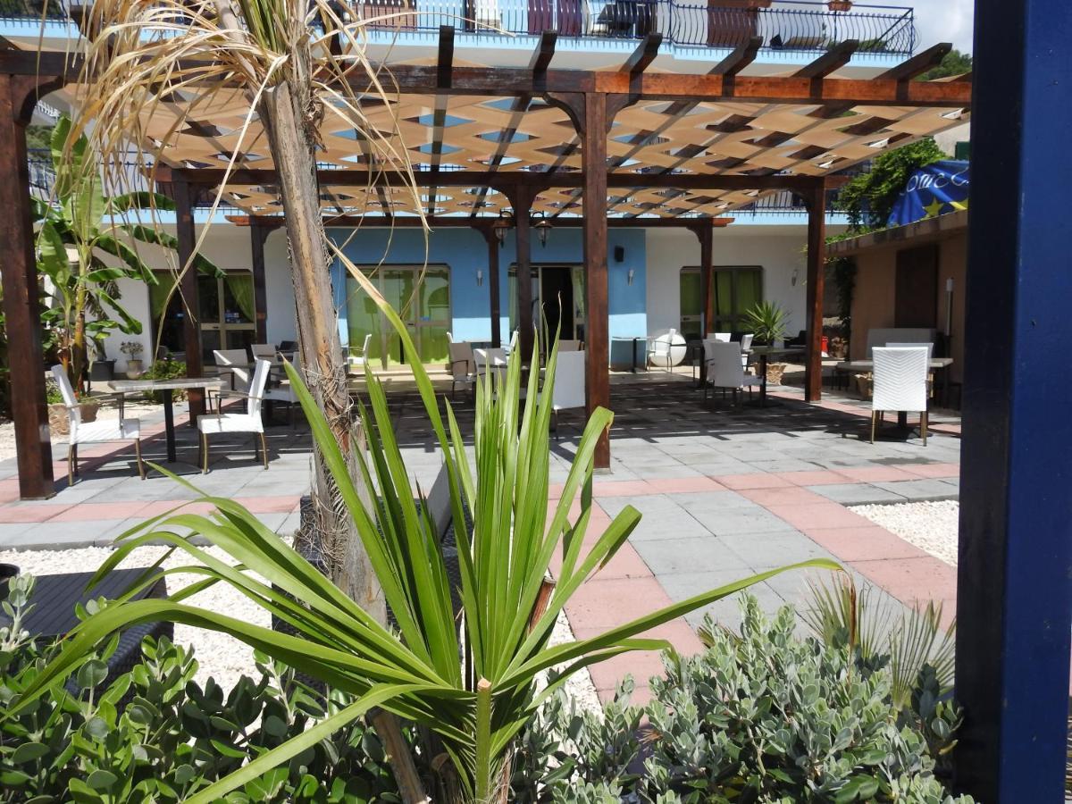 Chrismare Hotel Mazzeo Bagian luar foto