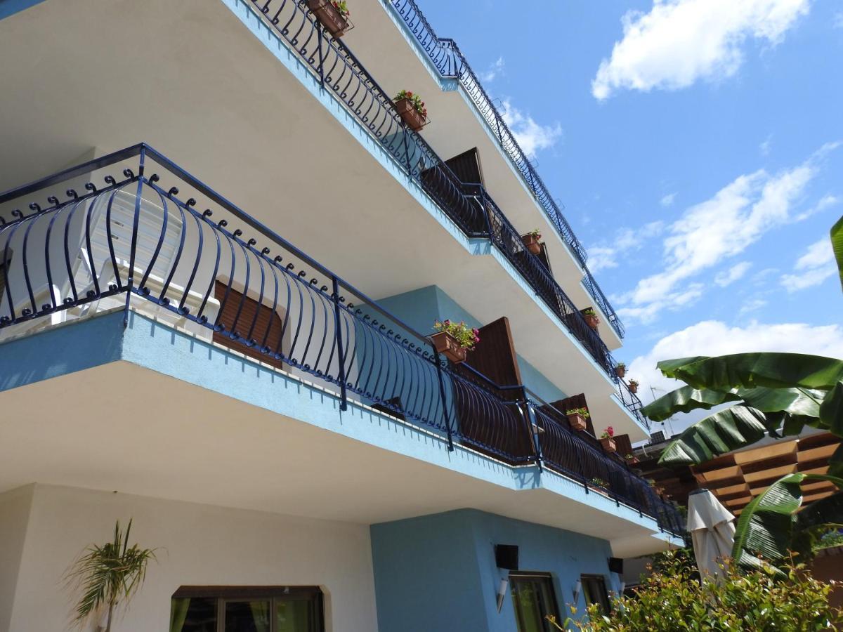 Chrismare Hotel Mazzeo Bagian luar foto