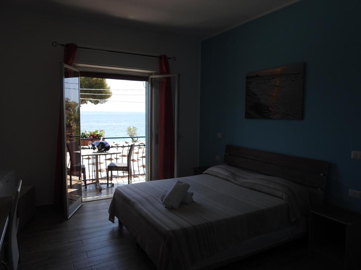 Chrismare Hotel Mazzeo Bagian luar foto
